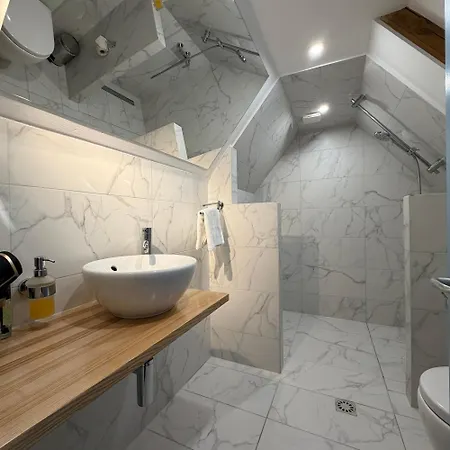 Waterfall View דירה